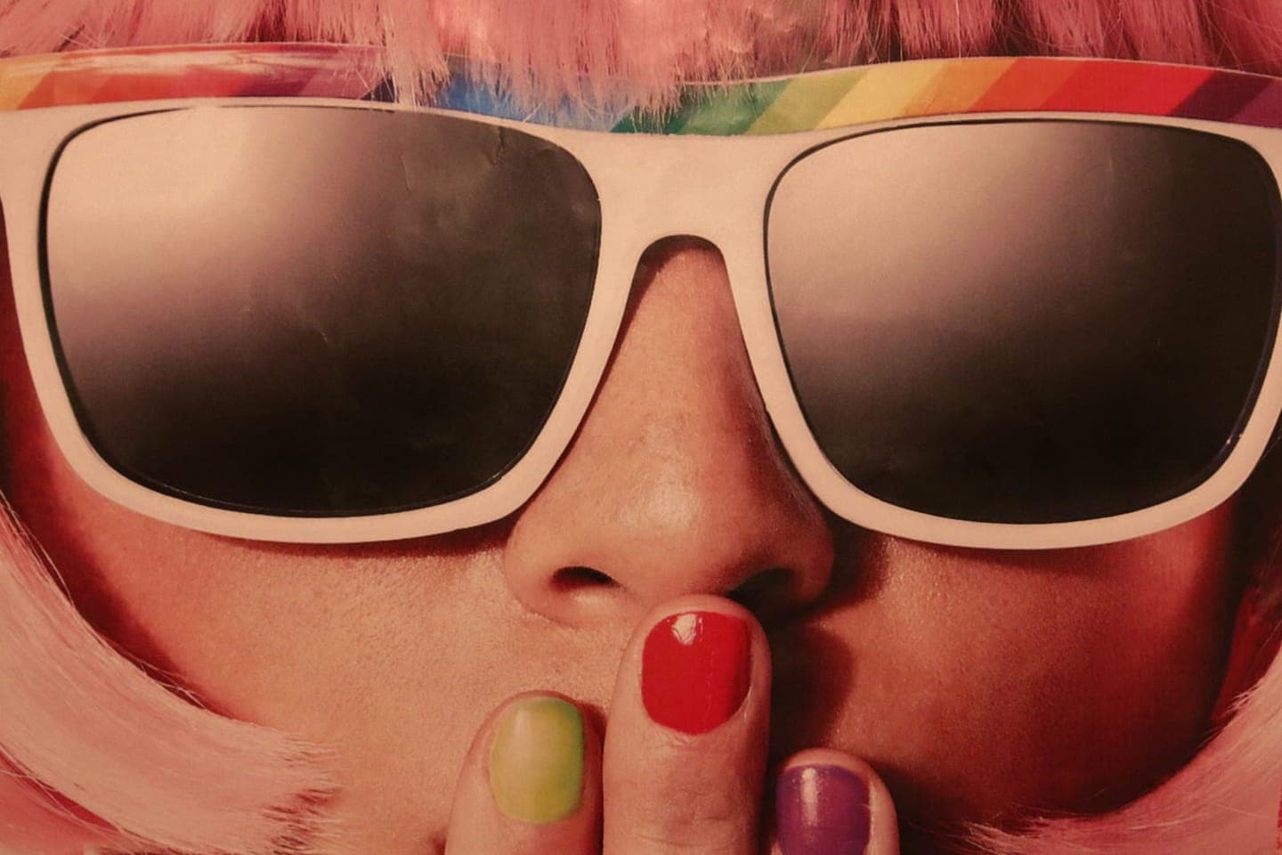 Retro sunglasses and painted nails, ready for a Sugar Pop appointment